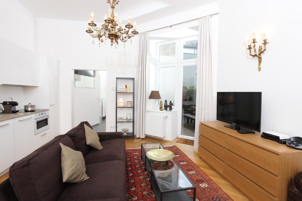 Hoheschule Courbette Appartement *