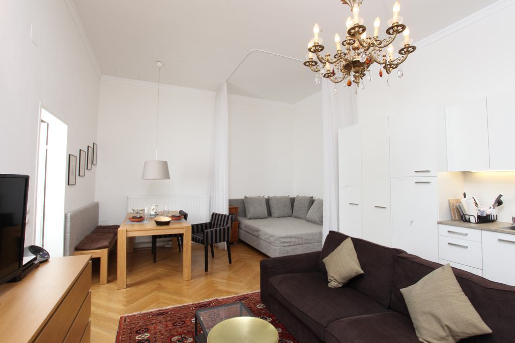 Hoheschule Courbette Appartement *