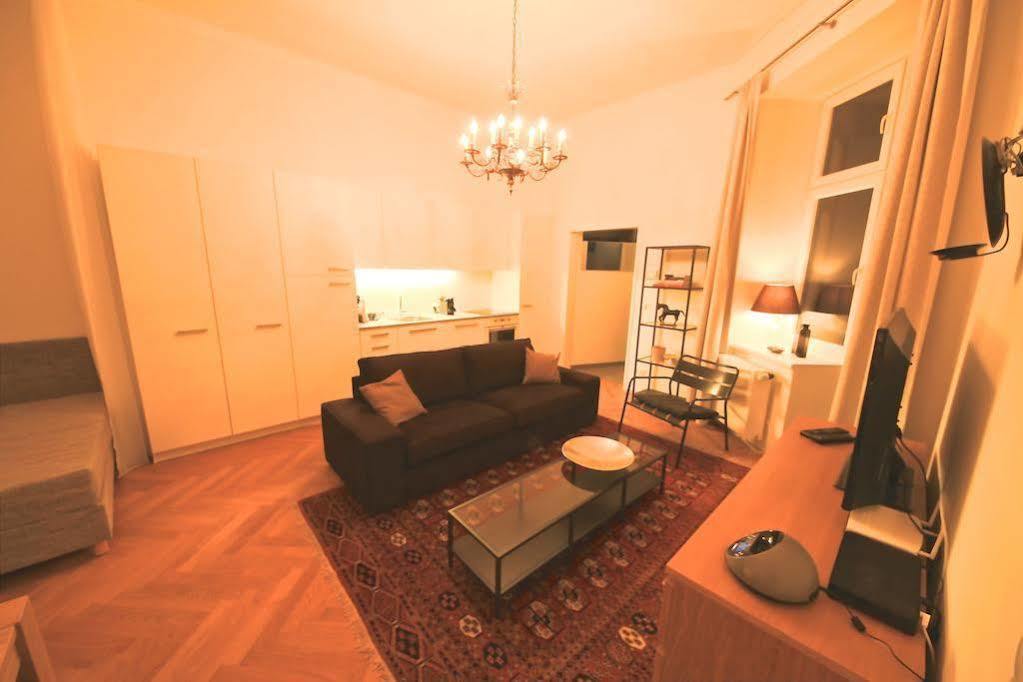 Appartement Hoheschule Courbette Wenen