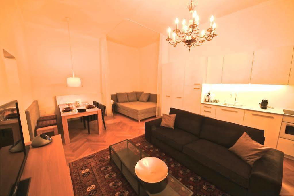 Hoheschule Courbette Appartement *